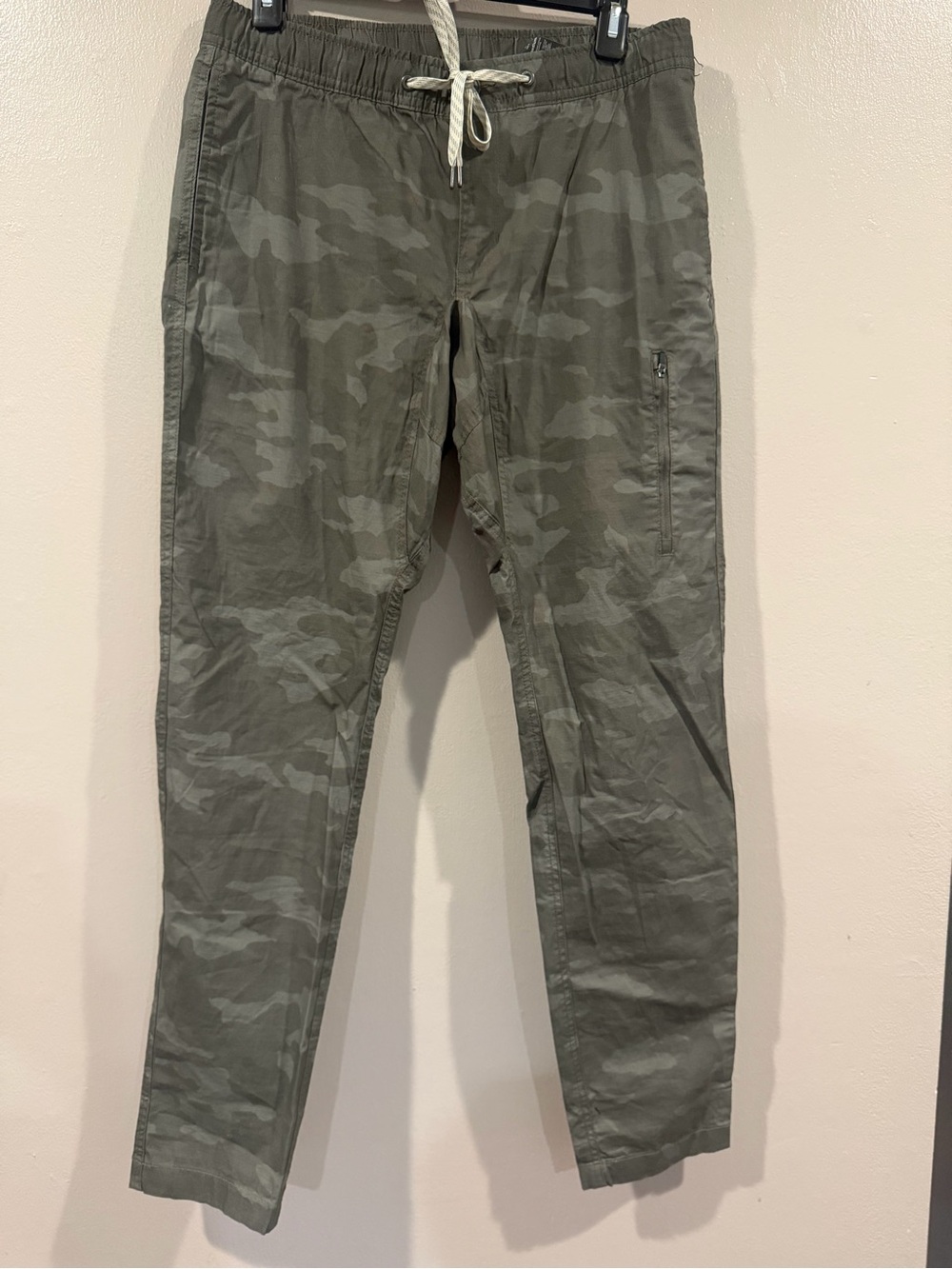 EUC Vouri Men's Olive Camo Drawstring Pants Size Medium